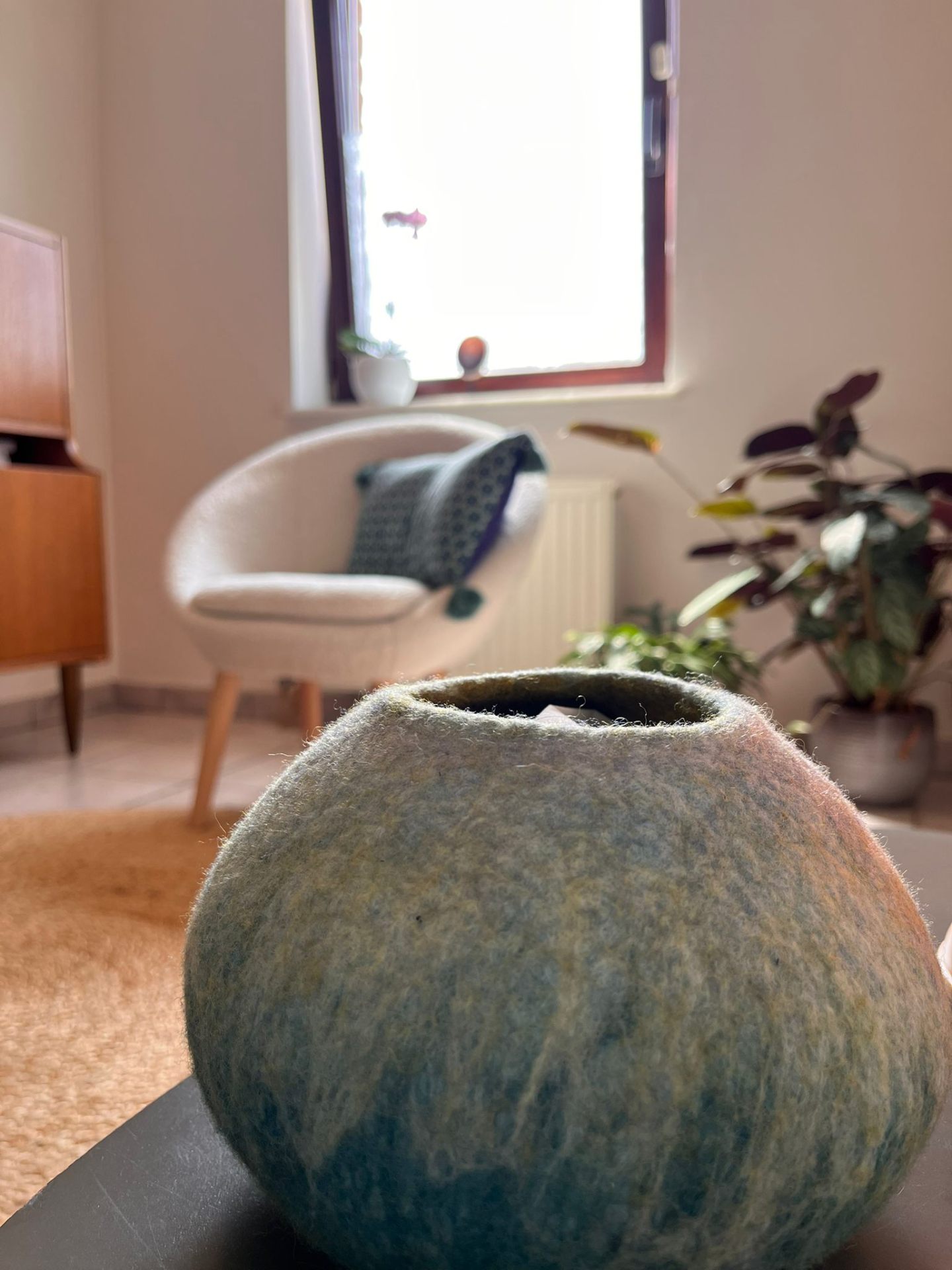 Vue du cabinet de thérapie à Silly avec fauteuil et objets apaisants